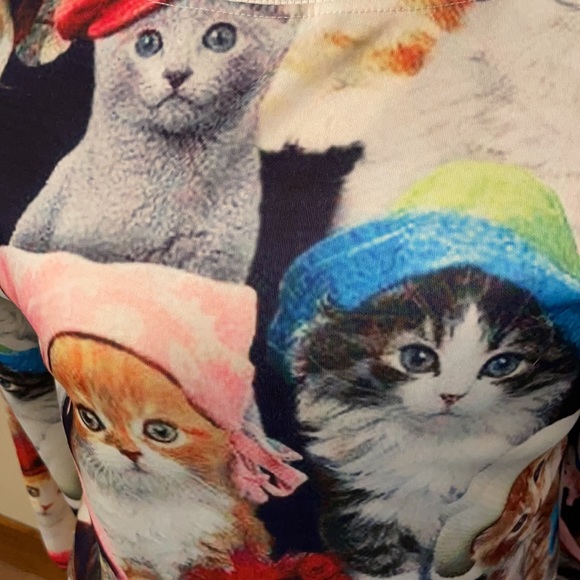 Cropped cat long sleeved top - Picture 2 of 5